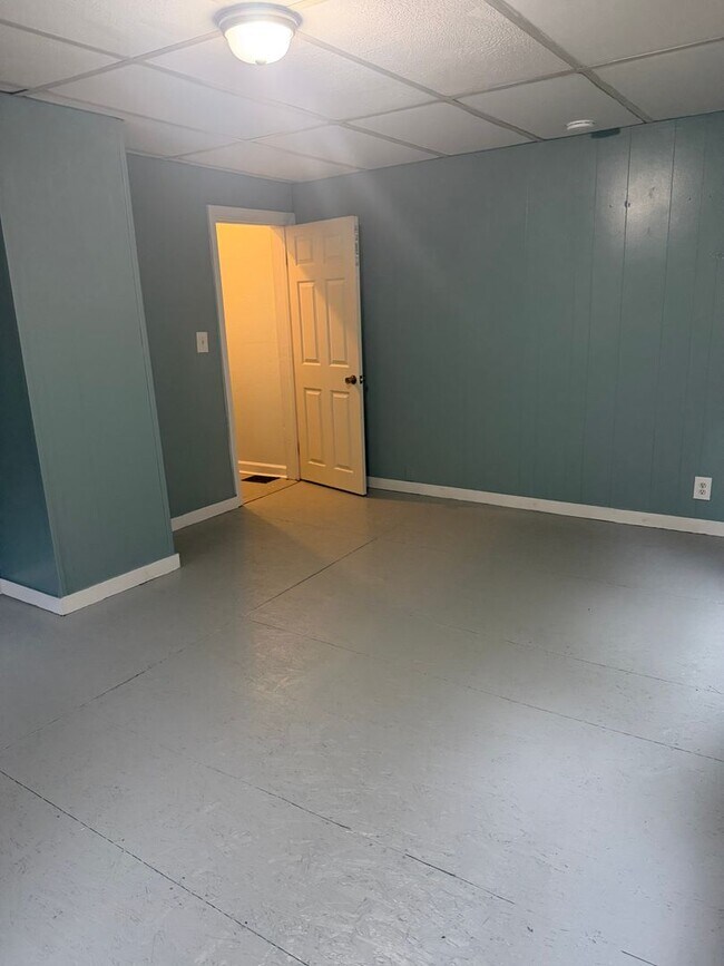 Building Photo - 409 Evergreen Rd