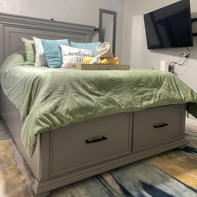 Building Photo - Spacious 2/2 Partially Furnished Close to FSU, FAMU. Available May 1, 2026.