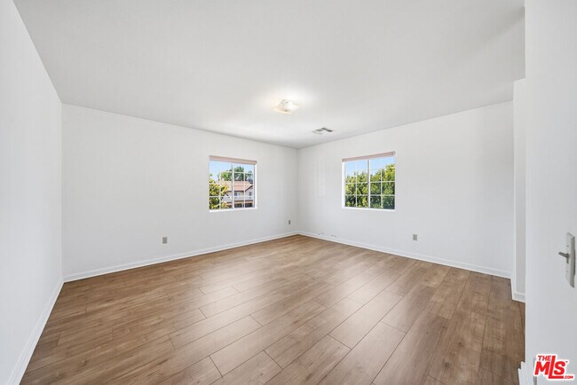 Building Photo - 1224 S Crenshaw Blvd