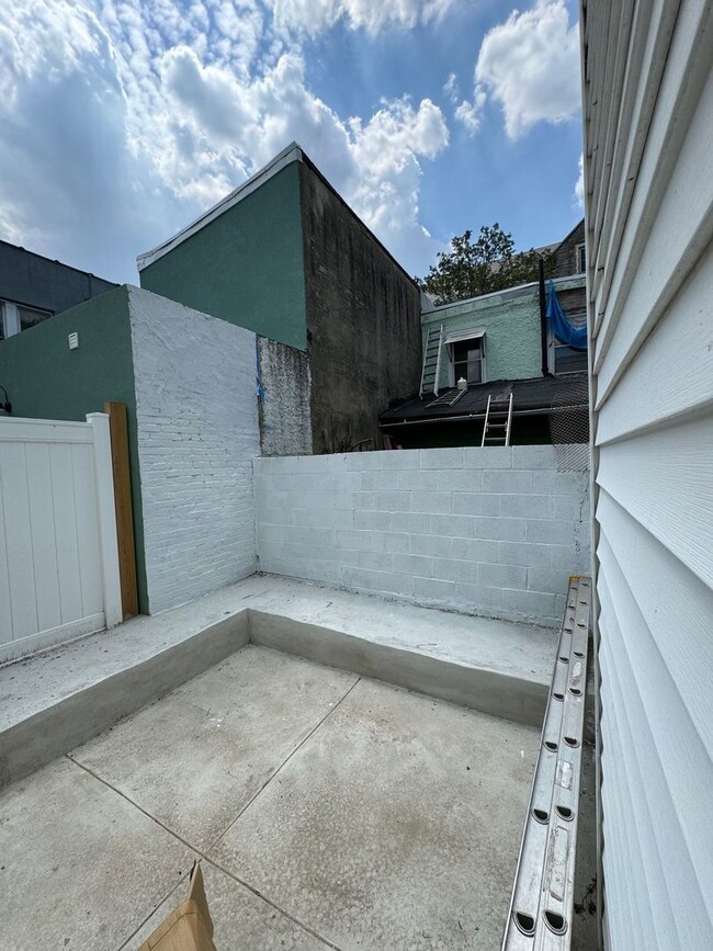 Building Photo - 2030 Waterloo St