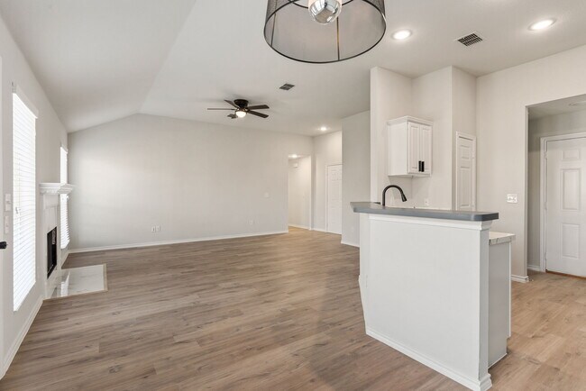 Building Photo - 3101 Lance Ln