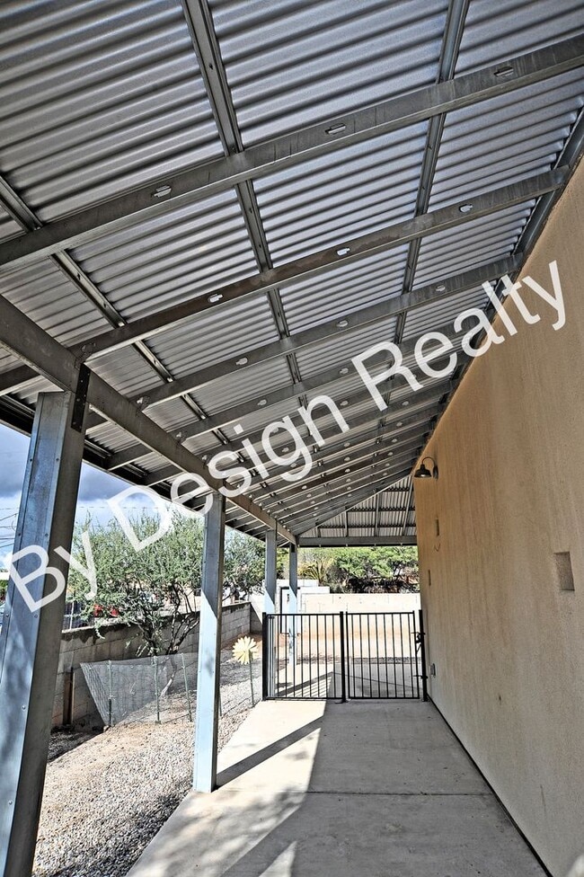 Building Photo - One-of-a-Kind Midtown 3 Bed 2.5 Bath Home | 2,040 SQ FT of Custom Craftsmanship