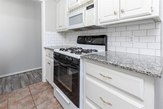 Building Photo - 907 W Tesio Way