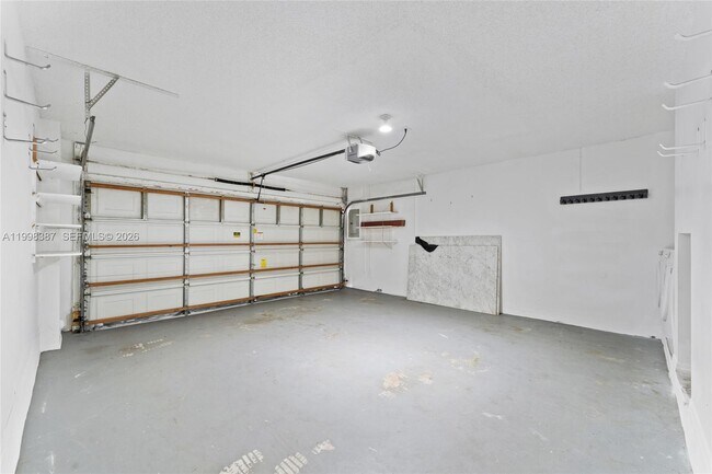 Building Photo - 1120 W Lake St