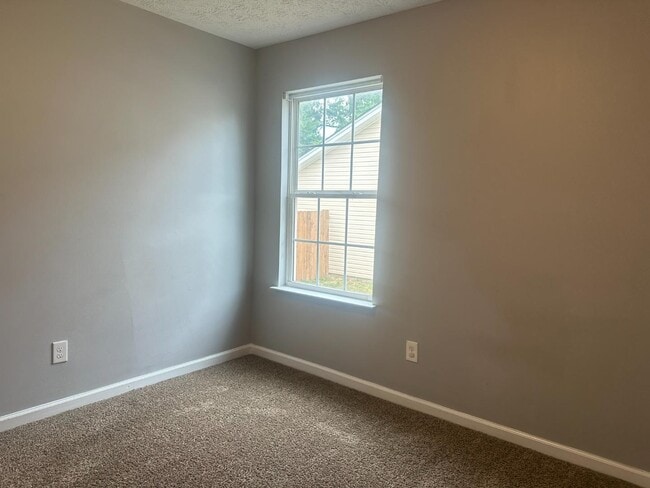 Building Photo - 9 Oakwood Dr