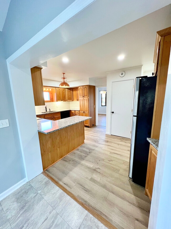 Building Photo - 228 Mark Dr