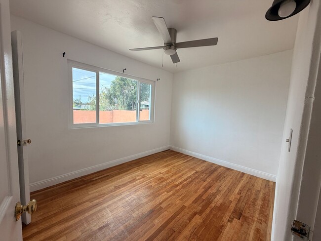 Building Photo - Bright and charming 2 Bedroom / 1 Bathroom home with tons of natural light and plenty of outdoor ...