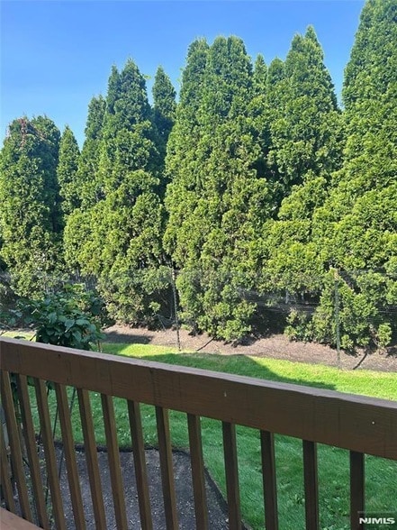 Building Photo - 302 Grand Ridge Dr