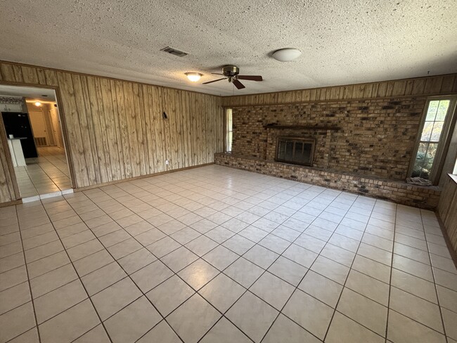 Building Photo - 906 Meadow Ln