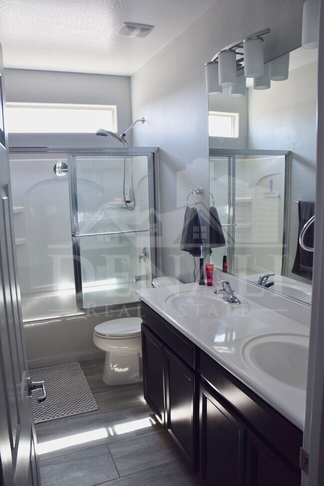 Building Photo - 8547 E Osage Ave