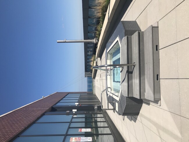 Building Photo - 450 E Waterside Dr