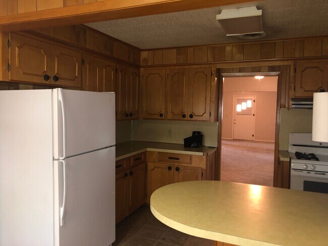 Building Photo - 716 W Georgia Ave