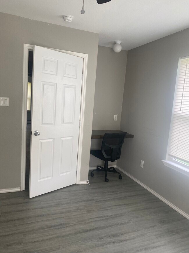 Building Photo - 224 Hill St