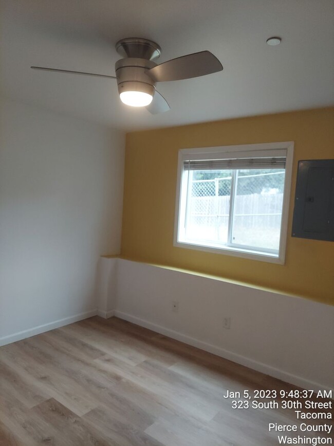 Building Photo - For Rent - Tacoma darling 1 bedroom 1 bath...