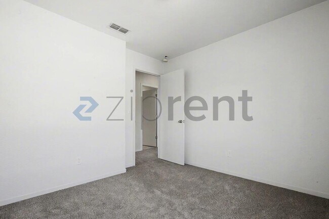 Building Photo - 1833 Blue Skies Way