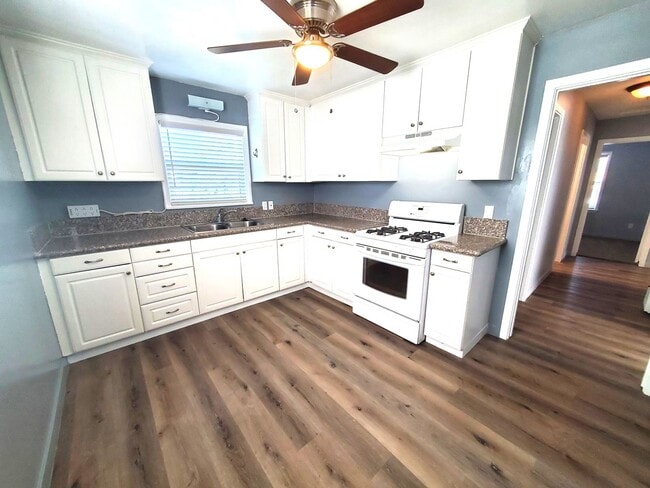 Building Photo - Updated Two-Bedroom 1-Bathroom House with Carport