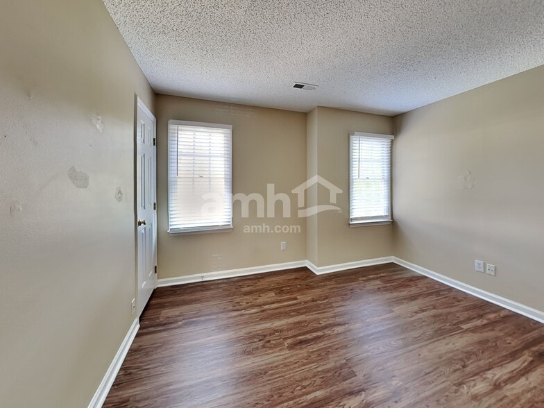 Building Photo - 3100 Twatchman Dr