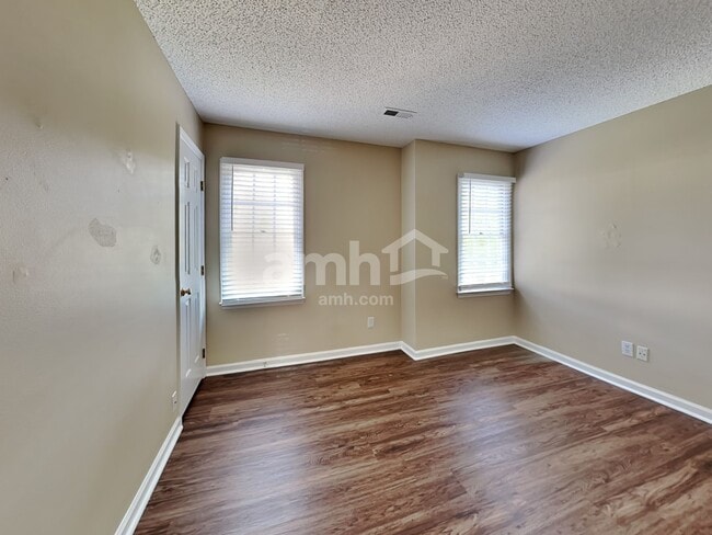 Building Photo - 3100 Twatchman Dr