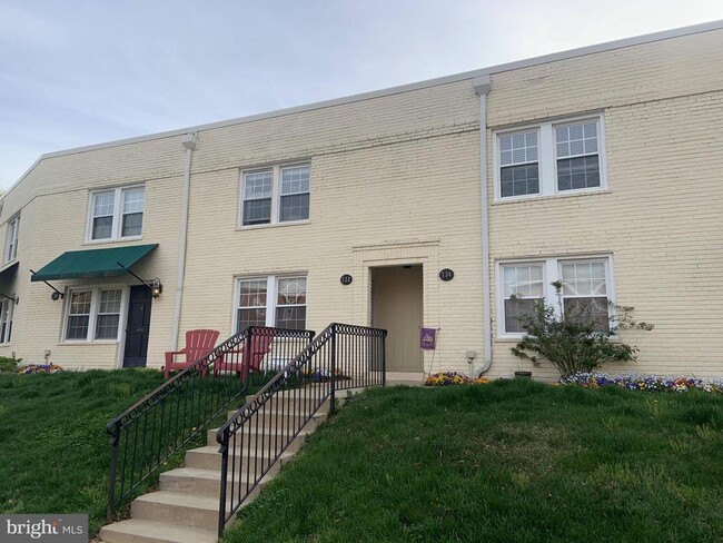 Building Photo - 732 N Oakland St