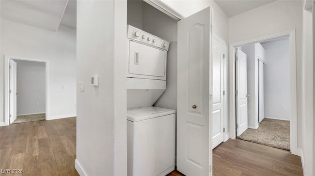 Building Photo - 2305 W Horizon Ridge Pkwy