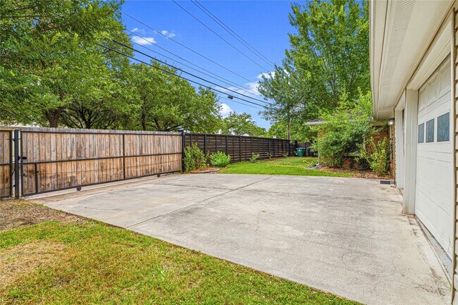 Building Photo - 4002 Merrick St