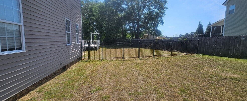 Building Photo - 1112 Rebarah Moor Dr