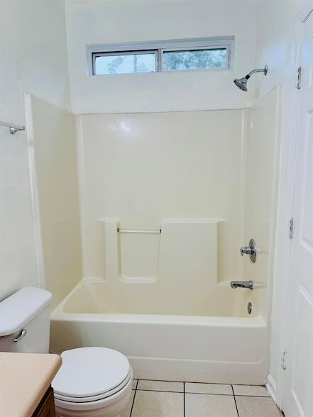 Building Photo - 924 Ashburn Dr