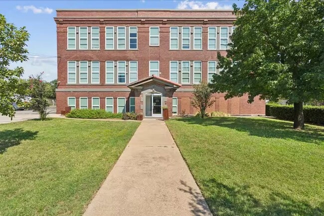 Building Photo - 1403 Corinth St
