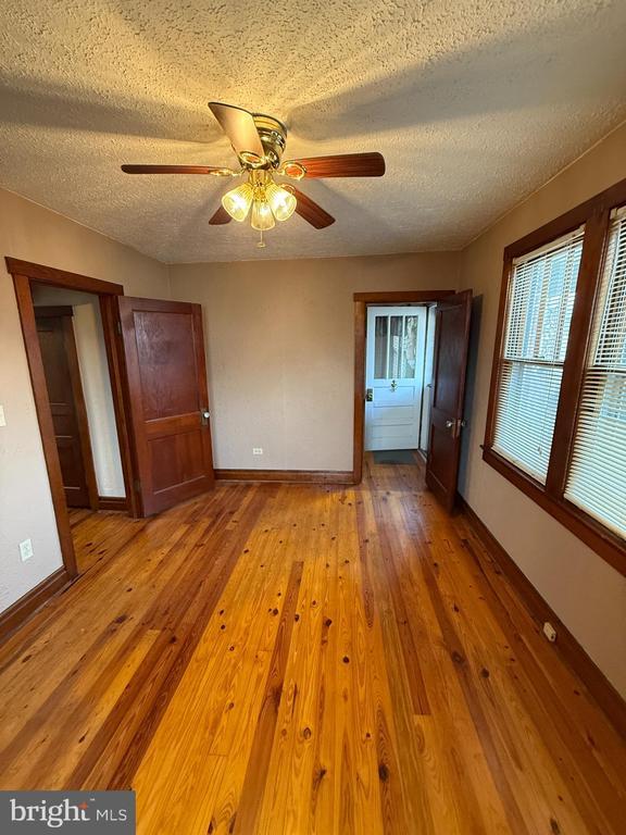 Building Photo - 11 Strawberry Ln