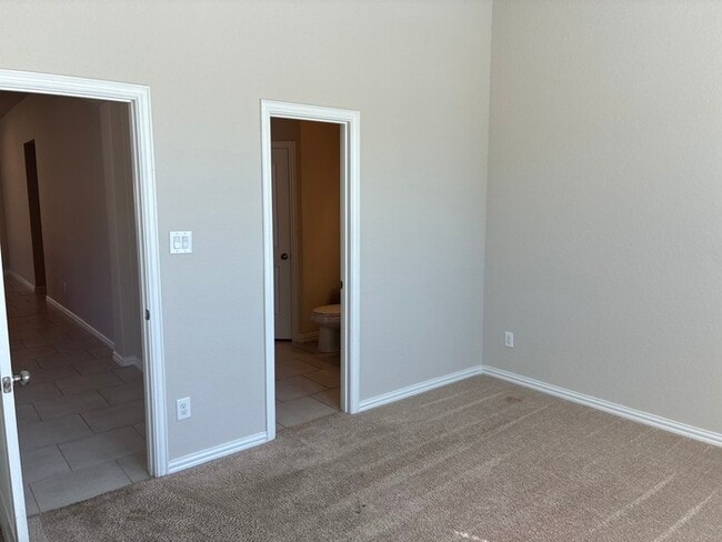 Building Photo - 4 Bed 3 Bath Home Location in The City of San Antonio