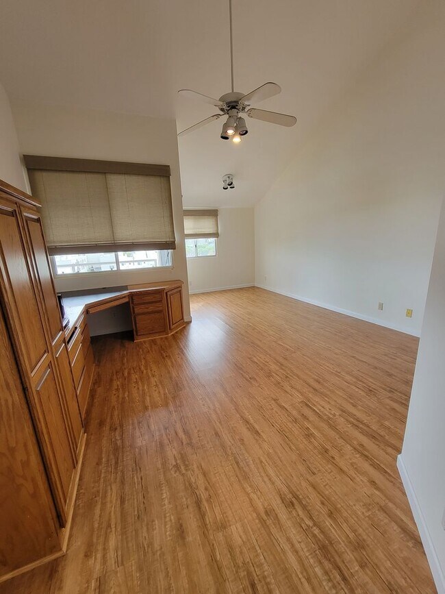 Building Photo - Spacious 2 Bed/2 Bath Condo in the Heart of La Mesa Village offering free COX Cable/WIFI