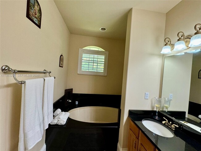 Building Photo - 1740 Ludlow Rd