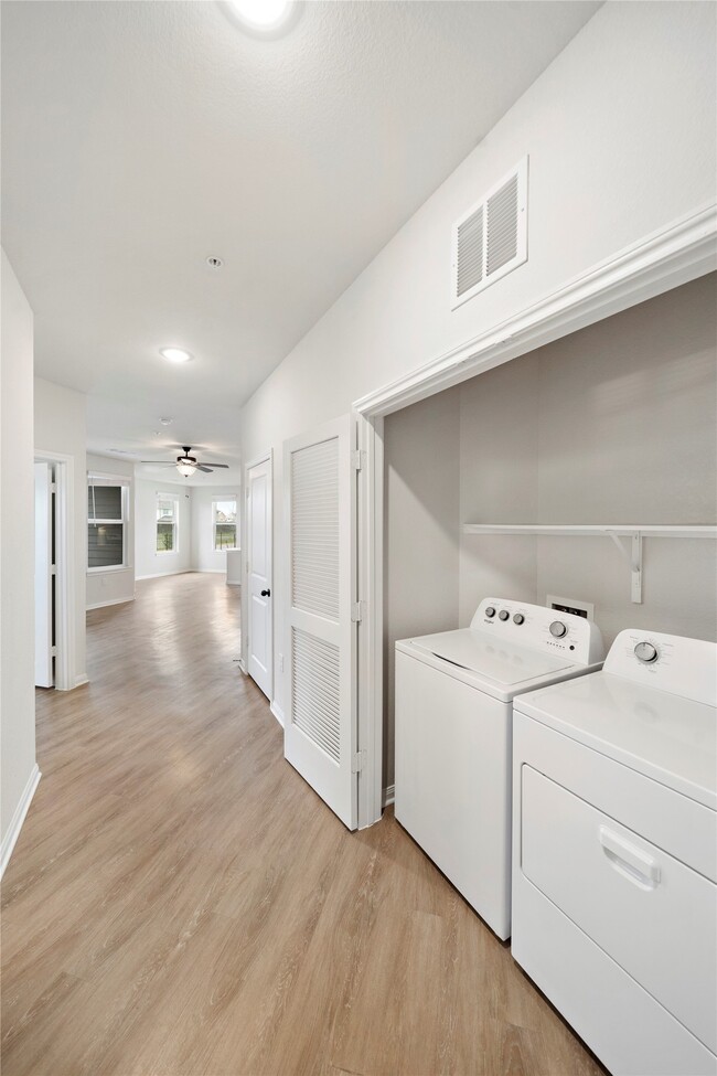 Building Photo - 17000 Bissonnet St