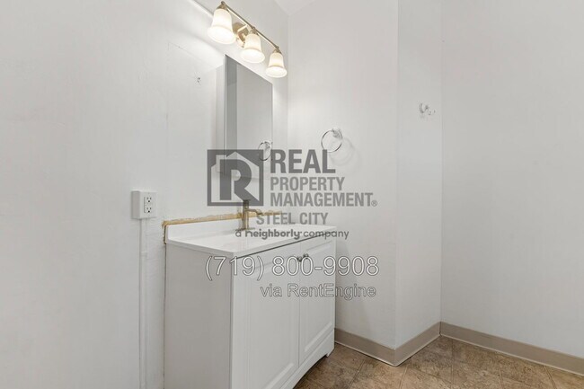 Building Photo - 1530 33rd Ln