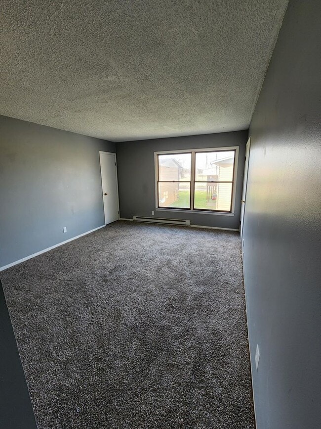 Building Photo - 1501 S Division St