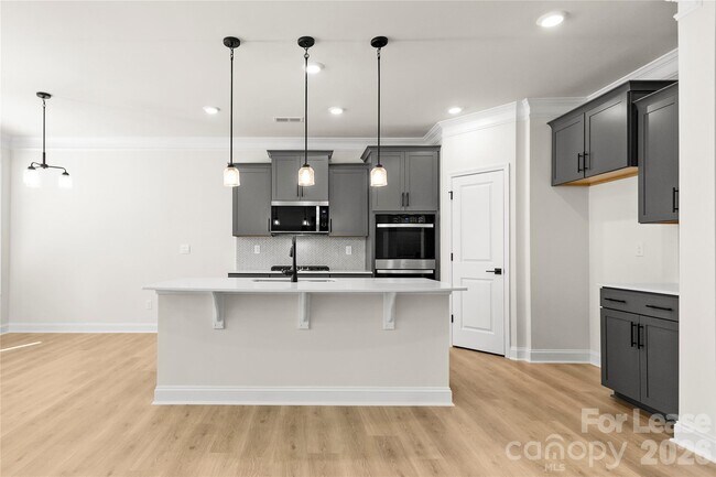 Building Photo - 7185 Sylvan Retreat Dr