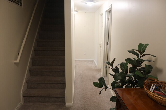 Building Photo - 356 Clintwood Dr