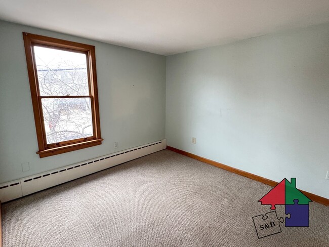 Building Photo - 109 Maple St