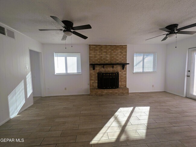 Building Photo - 5804 Pickerel Dr