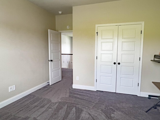 Building Photo - 984 Burlington Dr