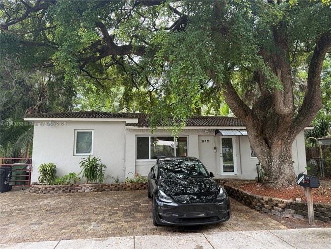 Primary Photo - 612 SW 11th Ct