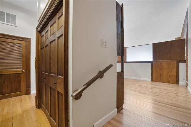Building Photo - 1 Linden Pl