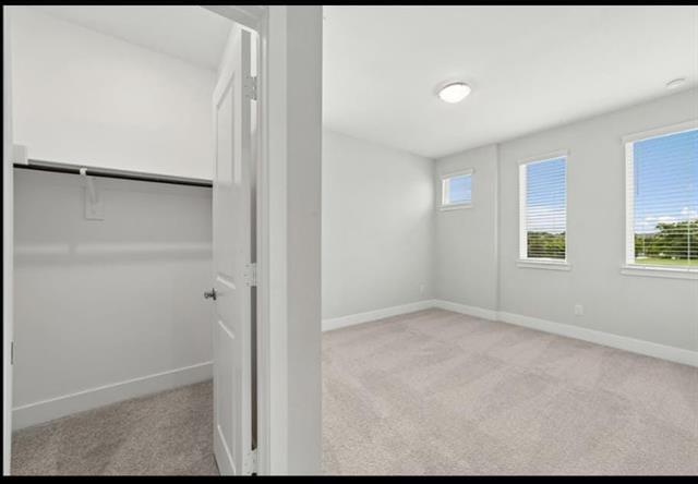 Building Photo - 3010 Eleanor Dr