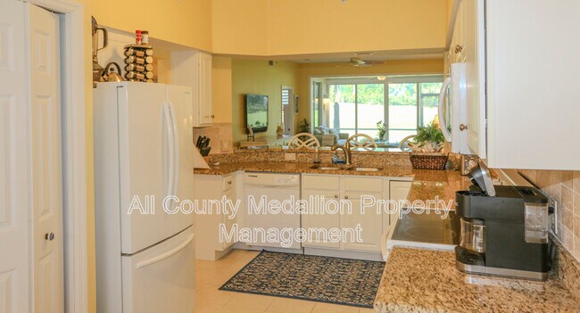 Building Photo - 2405 Harmony Ln