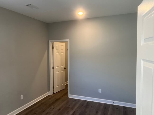 Building Photo - 3 Bed 3 Bath Home