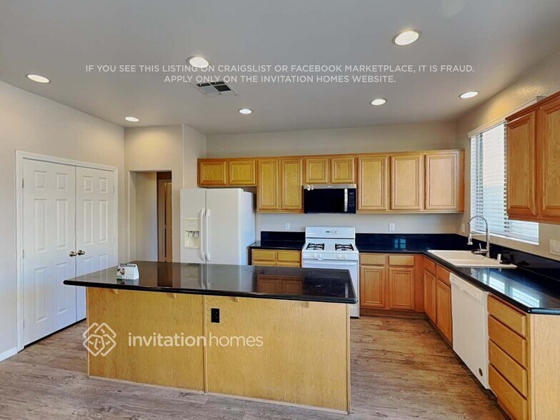 Building Photo - 7394 Longhorn Lodge Ave