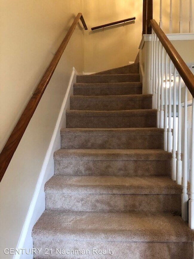 Building Photo - 2 br, 2.5 bath House - 26 Hard Wood Drive