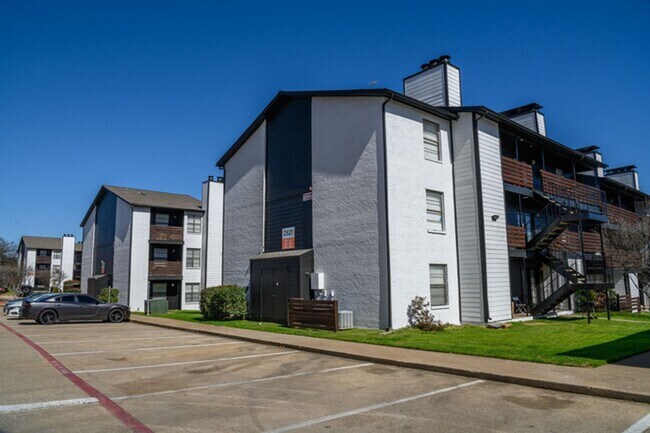 Building Photo - 2520 Thomason Cir