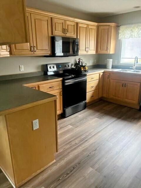 Kitchen - 6054 Belmont Ct