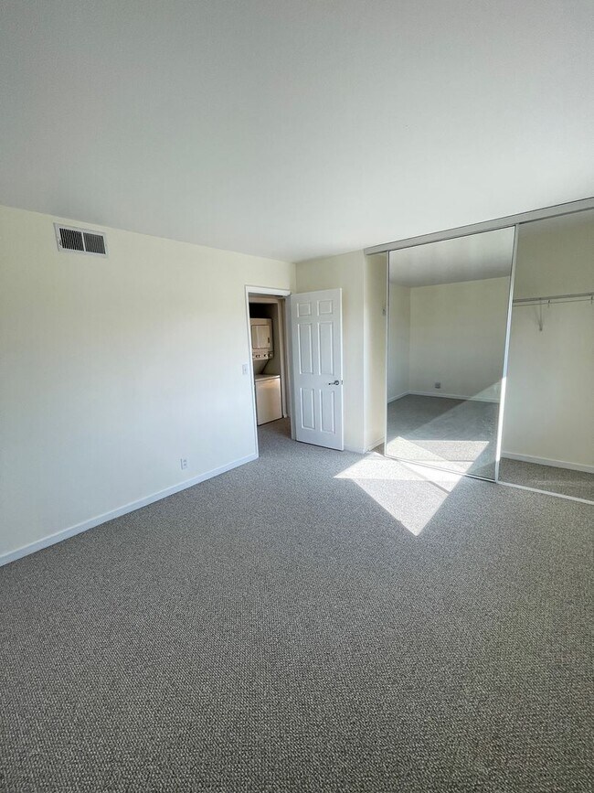 Building Photo - Available Now - 2 Bedroom 2 Bath Condo in ...